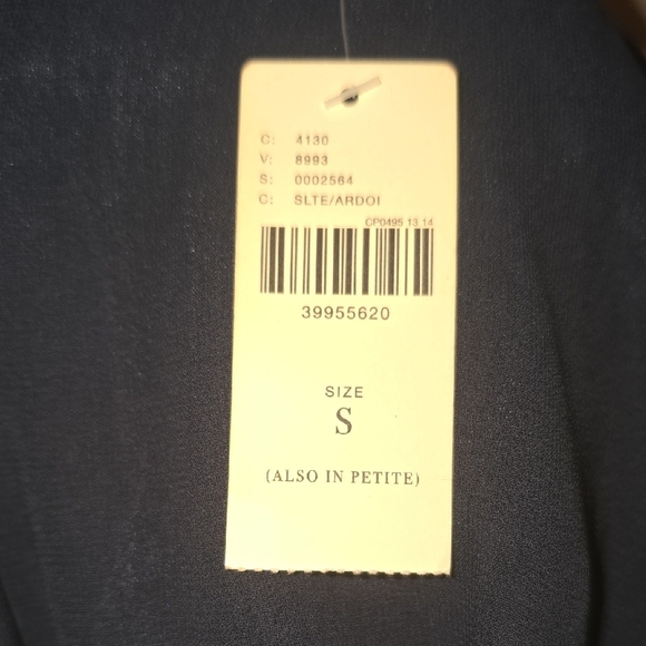 Elegant Black Velvet Dress - Picture 12 of 13